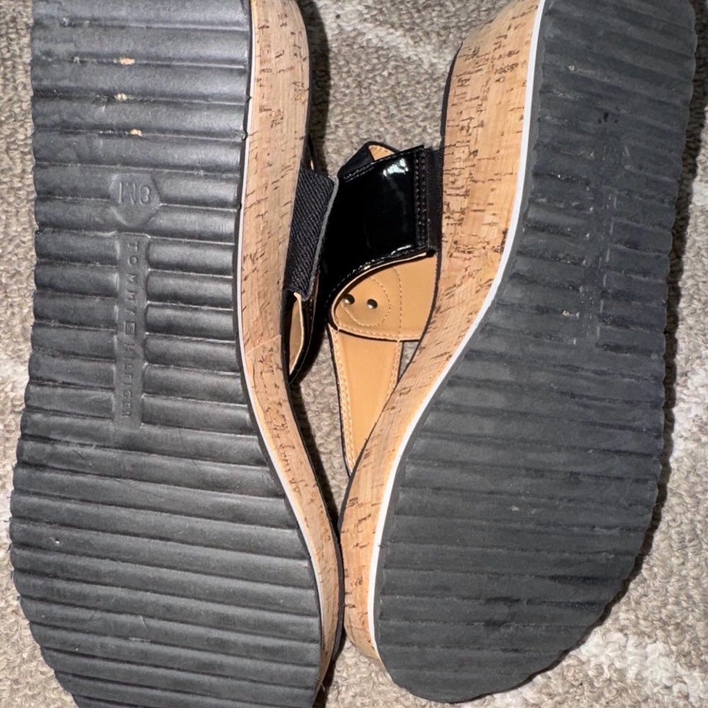Tommy Hill Finger Black Sandals with Logo Detail size 8.5 - Picture 2 of 4